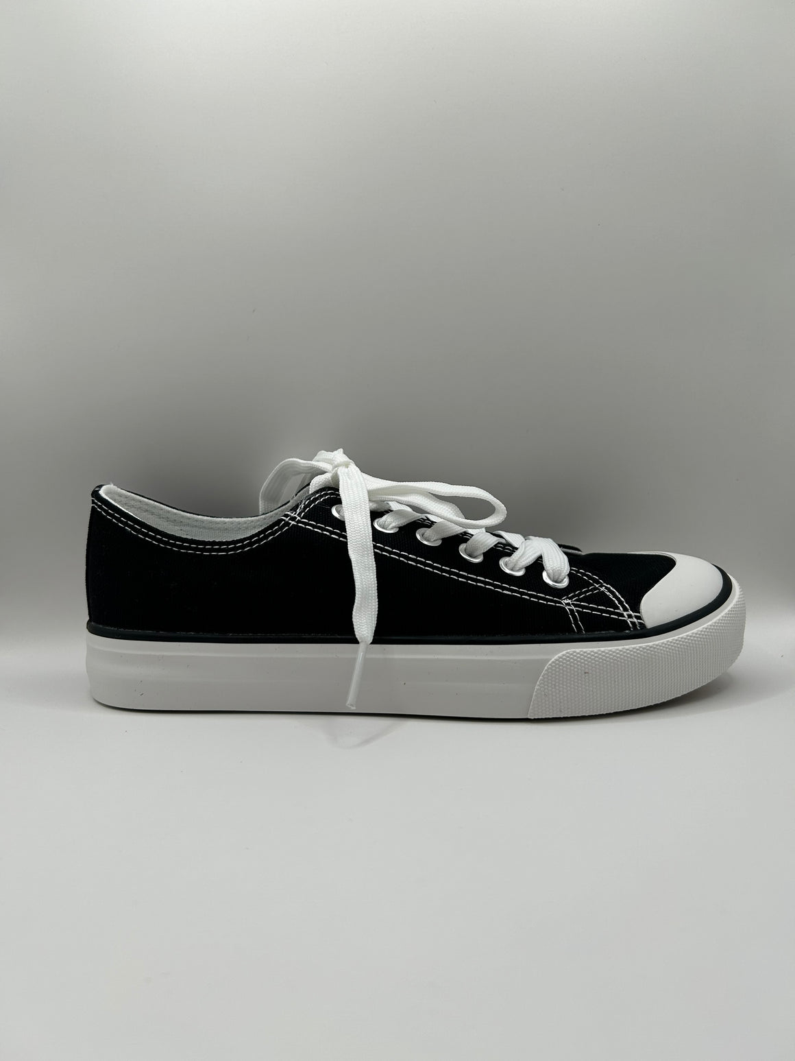 Classic Canvas Sneaker (BLACK)