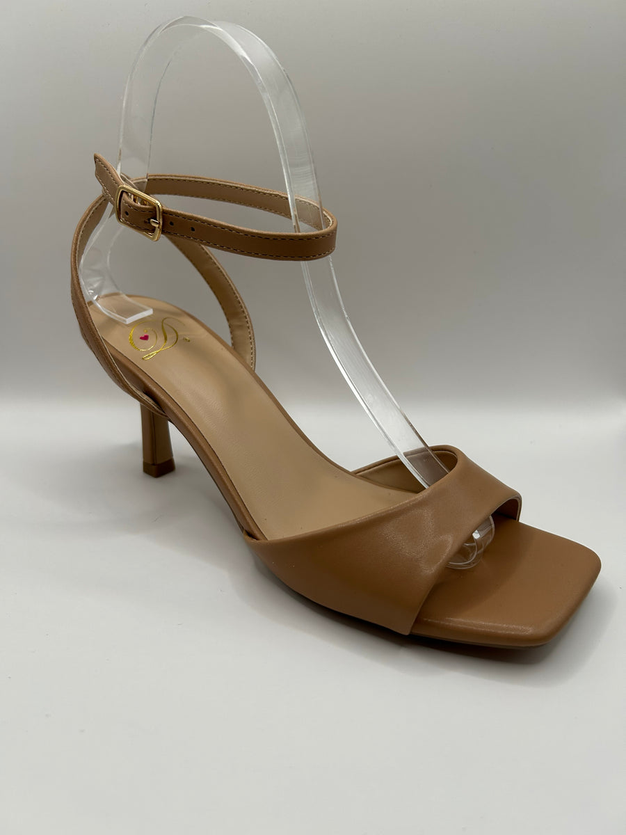 Classic Ankle Strap Mid Dress Heel (NATURAL)