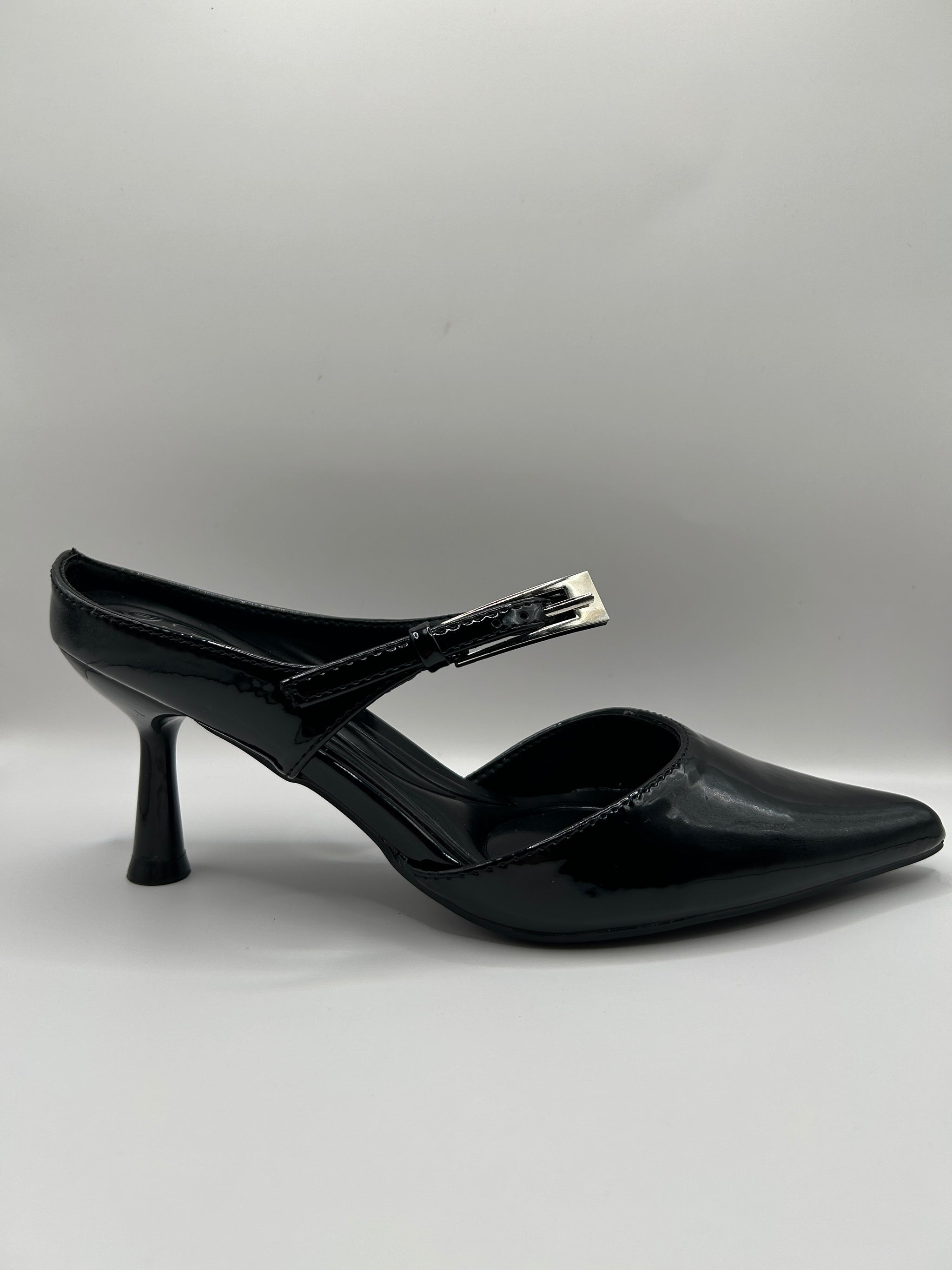 Slim Buckle Pointed Mule Pump (BLACK)