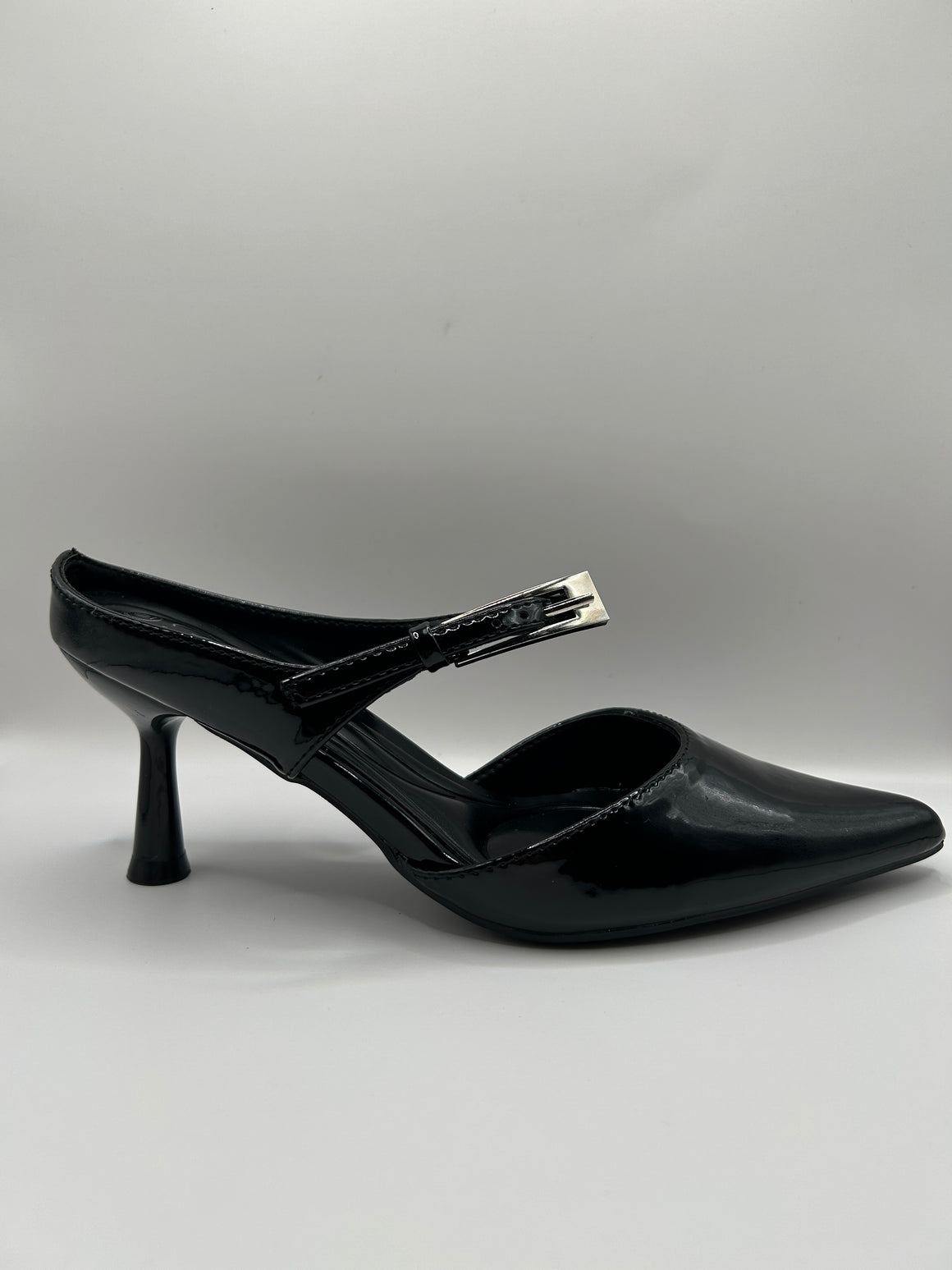 Slim Buckle Pointed Mule Pump (BLACK)